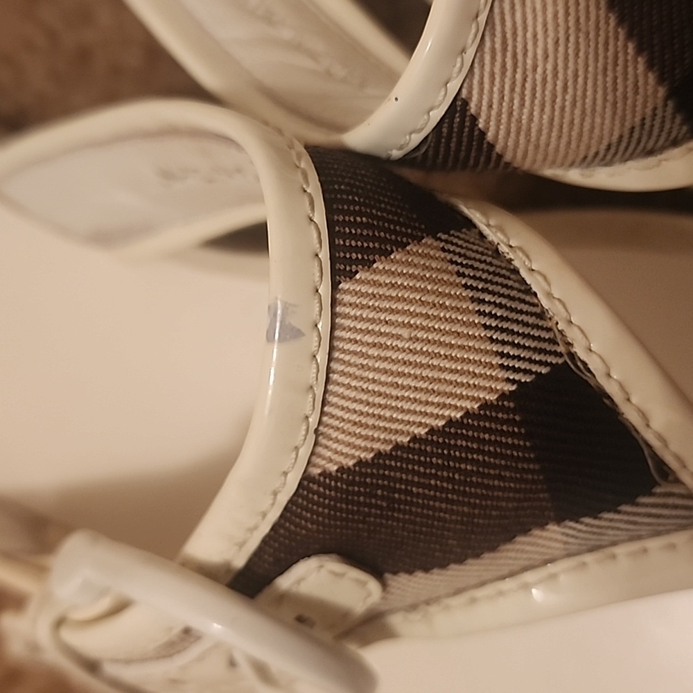 Burberry Classic Sandals - Picture 16 of 16